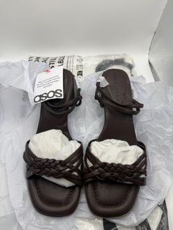 ASOS DESIGN Wide Fit Humble Plaited Detail Block Mid Heel Sandals in Chocolate (US10)