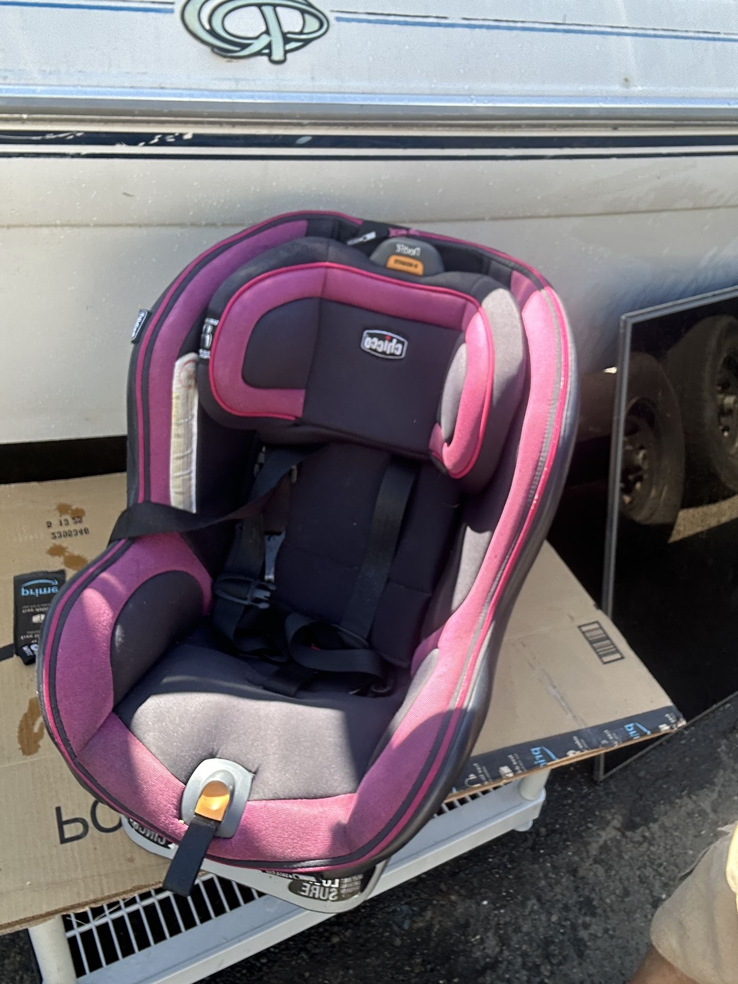 Chicco NextFit Zip Convertible Car Seat Cleaned And Well Kept, Not Expired, No