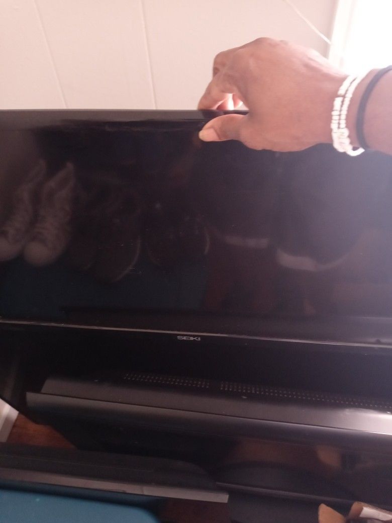 I have 4 t.v.s That has broken screen All Of Them Come. On