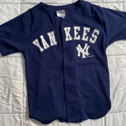 Major League Genuine Merchandise Yankees Baseball Blue Sweater / tshirt