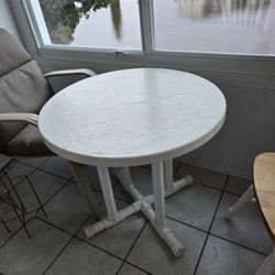 Small round Table 30" Diameter  With 3 Chairs 