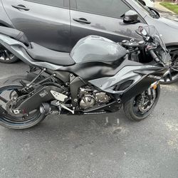 Kawasaki ZX6R (contact info removed) In Gray And Black 