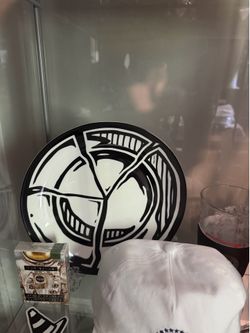 Joshua Vides Dinner Plate Display