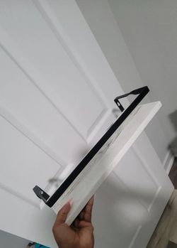 Floating Wall Shelf with Black Metal Brackets