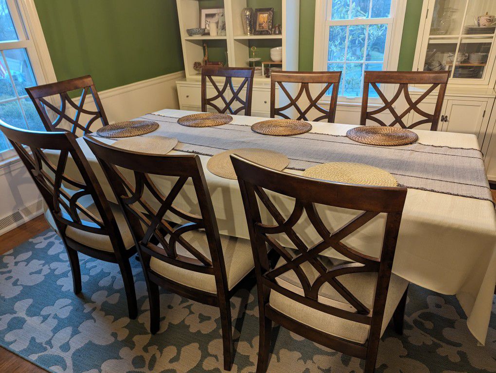 Trestle Dining Table With 8 Matching Chairs