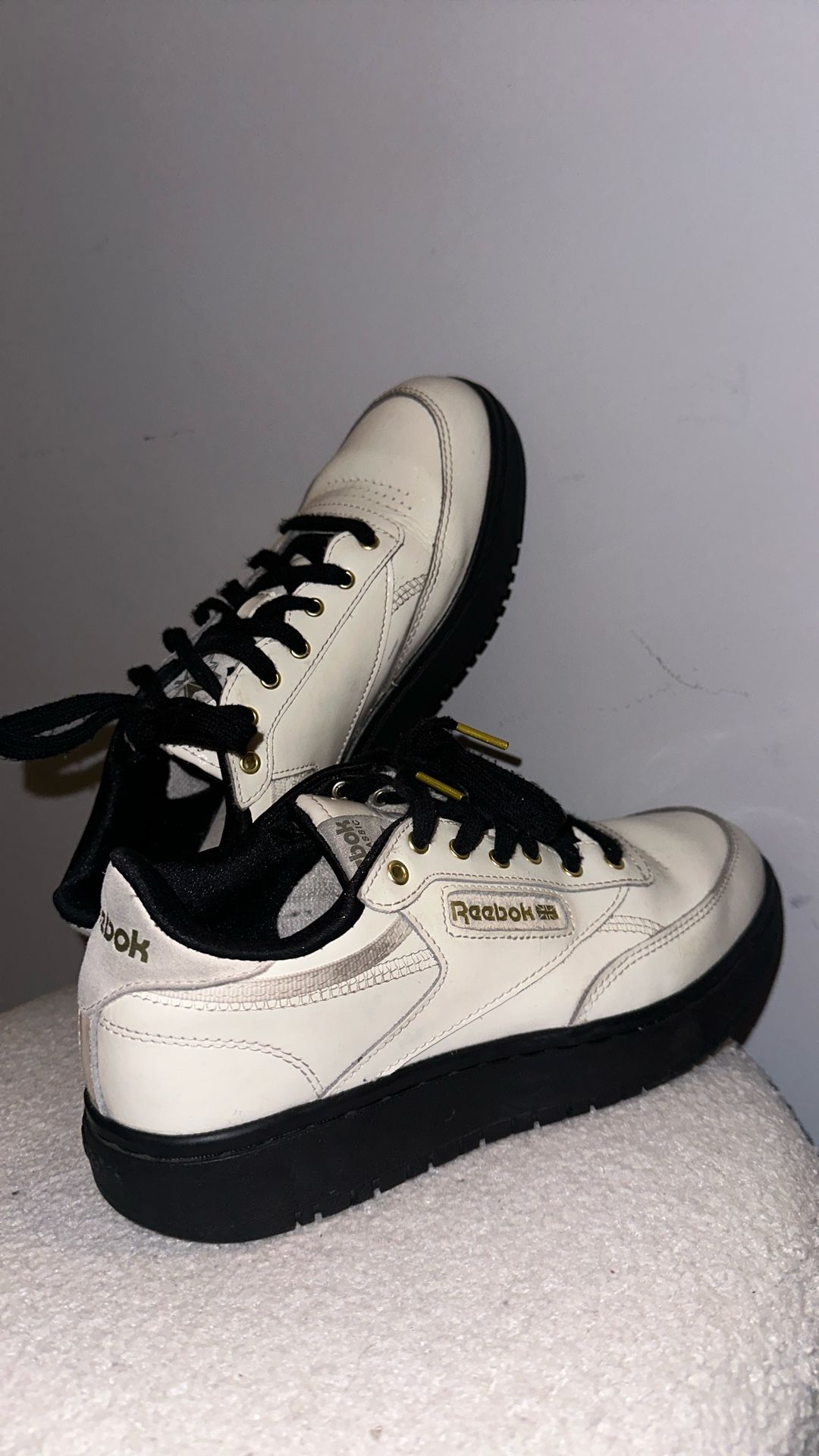 Size 9.5 Reebok Shoe In Women