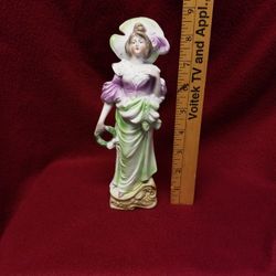 Victorian Figurine Porcelain Lady With Wreath 