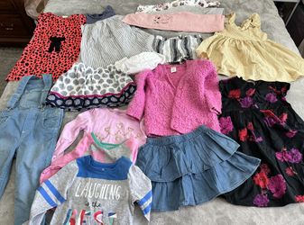 *Lot of 24 4t girl clothes