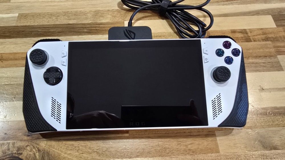 Asus ROG Ally Z1E W/ Extras