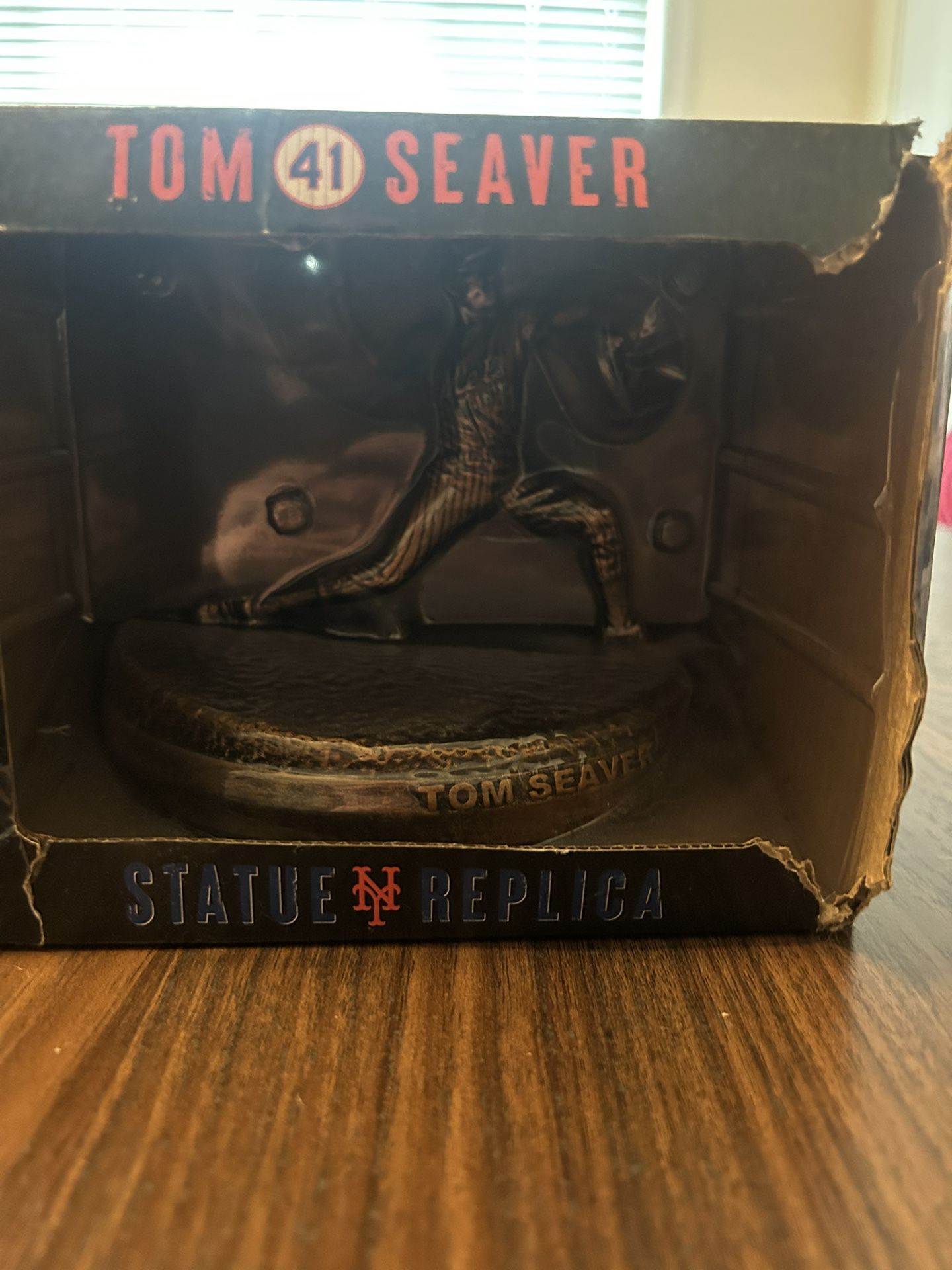 Tom Seaver Replica Statue