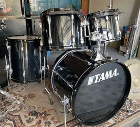Tama Black Five  piece RockStar drum set. Read description below.