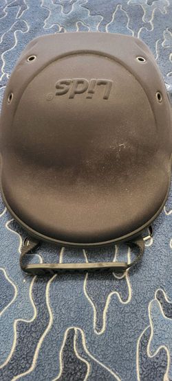 Ball cap storage container