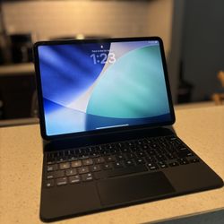 iPad Pro 11 Inch 2nd Generation 256GB Space Gray + Magic Keyboard + Apple pencil