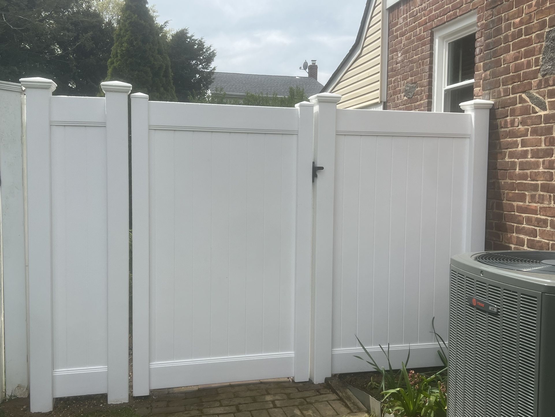 Install Fence Pvc