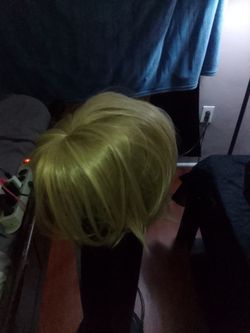 Blonde short wig