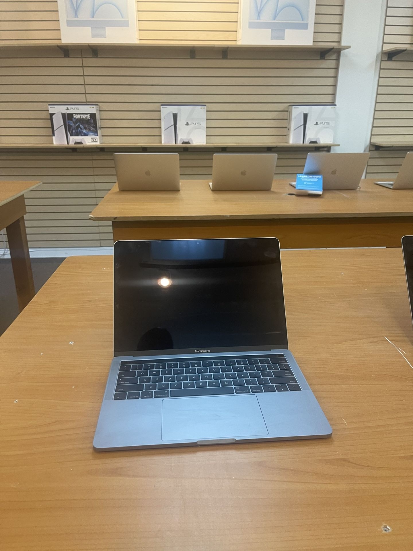 (2020) 13” MacBook Pro Touchbar / 1 TB SSD / 16 GB MEMORY / M1 Chip