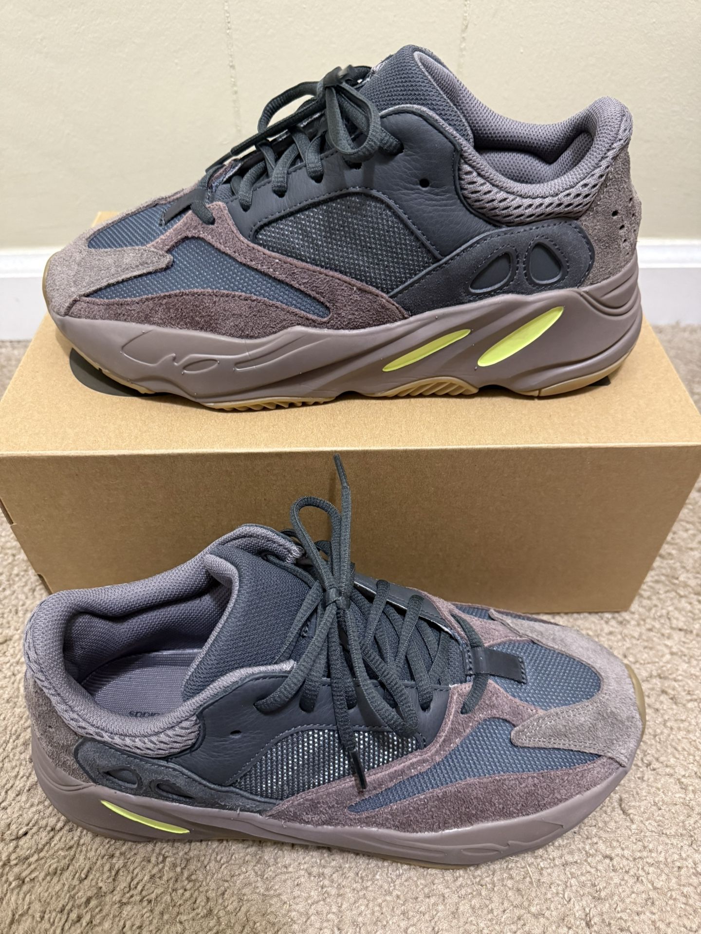 Used Adidas Yeezy 700 Mauve