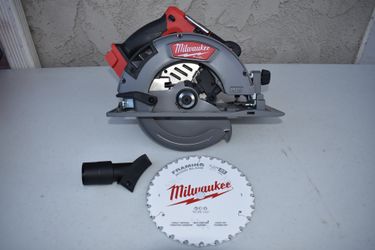 Milwaukee (LEFT HAND)M18 FUEL 18V Lithium-lon Brushless Cordless 7-1/4 in. Circular Saw (Tool-Only)