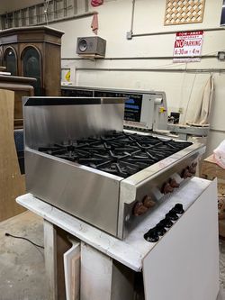 Wolf Gourmet stainless steel stove 36” inches , 6 burners