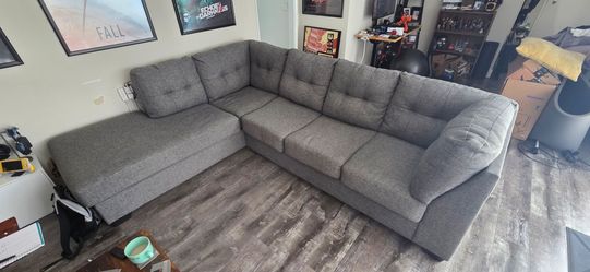 Living Spaces Arrowmask Sectional Sofa with Chaise – Great Condition