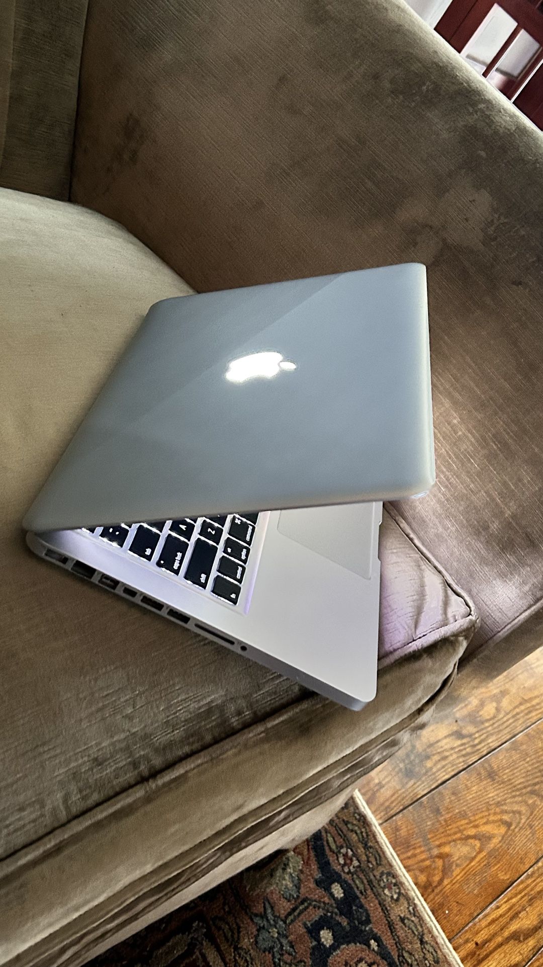 Apple MacBook Pro 13” I5/8GB/256GB SSD $140