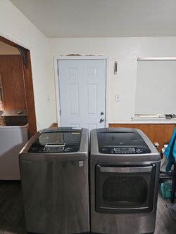LG STAINLESS STEEL WASHER AND DRYER SET BOTH ELECTRIC XL CAPACITY 5.0 CU CLEAN AND DESINFECTED DELIVERY AVAILABLE FOR EXTRA FEE