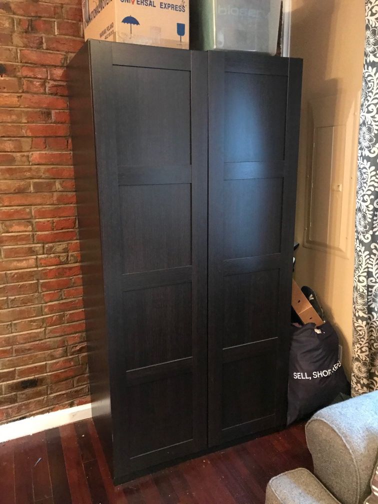 Armoire / Wardrobe