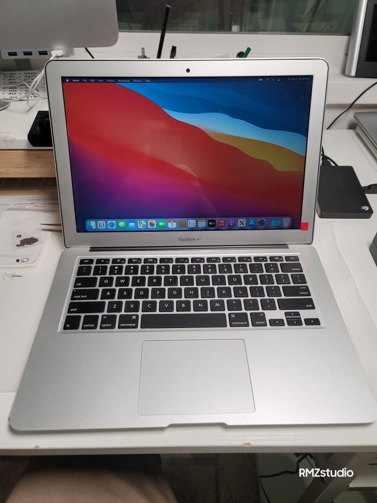13" Macbook Air Laptop Intel Core i5 ** Perfect For Student, Work Or