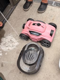 Pool vacuums