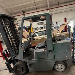 2000 nissan forklift