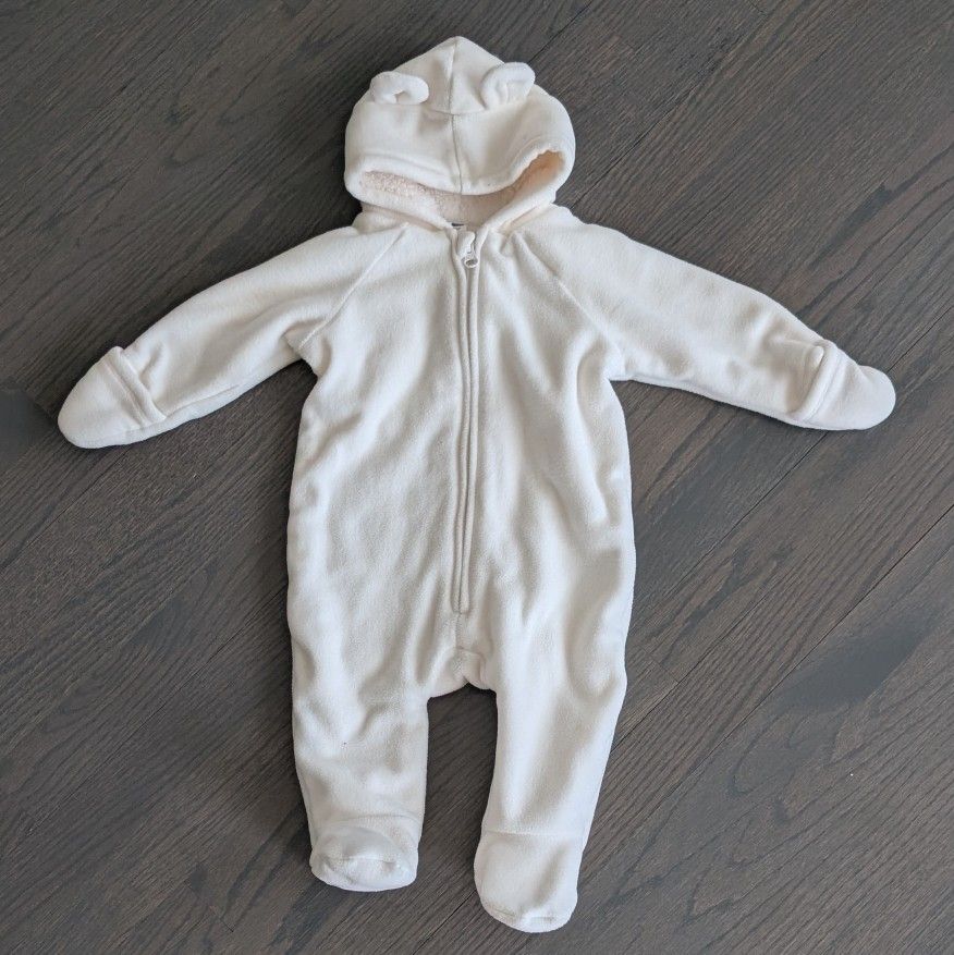 Old Navy Baby Unisex Fleece Warm Cozy Winter Footed Bodysuit, White, 3-6 Months