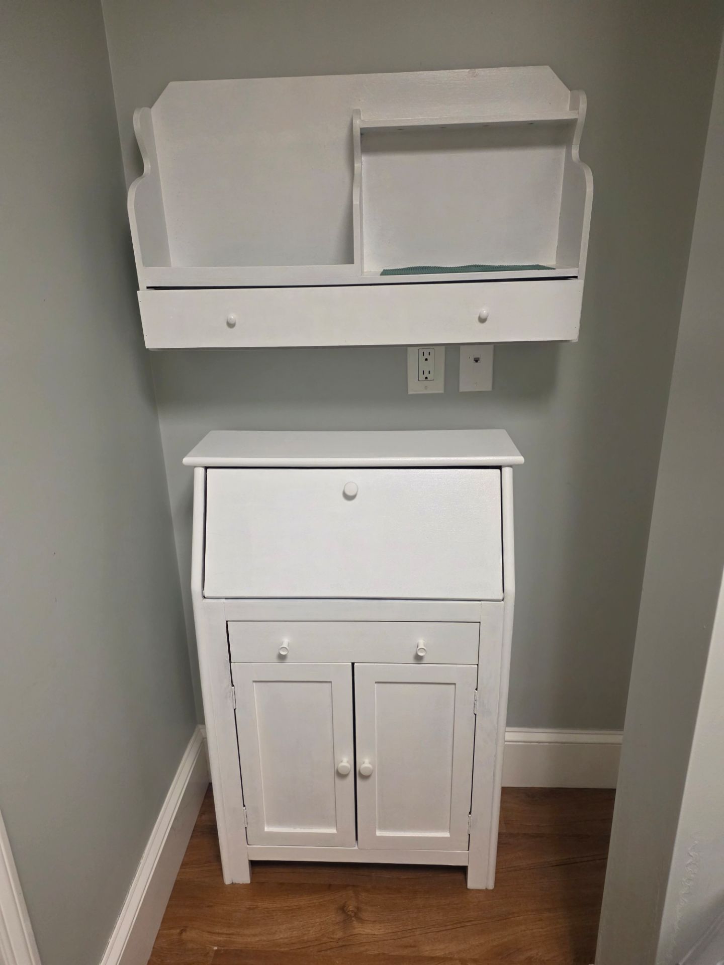 Upper shelving unit and desk