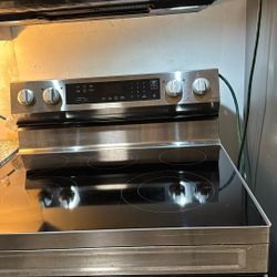 This Is The Style I Am Selling. Down Sizing. Only Use The Stove Twice. I Have No Electricity In My House So That’s Why I Didn’t Use The StovThe Stove.