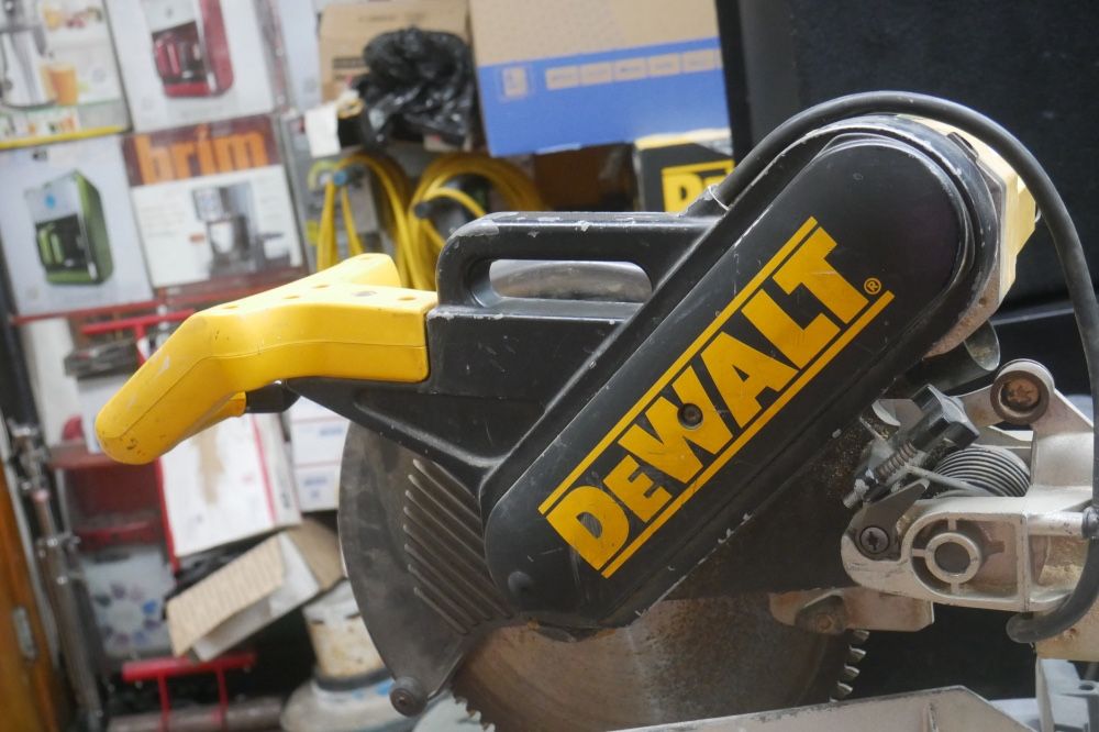 DEWALT 12" COMPOUND SLIDE MITER SAW DW708 PRE OWNED 880966-1