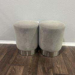 2 foot stools & bench/storage