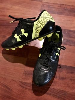 Soccer Cleats under armour 6Y