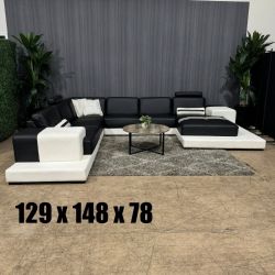 🛋️ Modern B&W Leather Ushaped Sectional (Delivery Available!! )