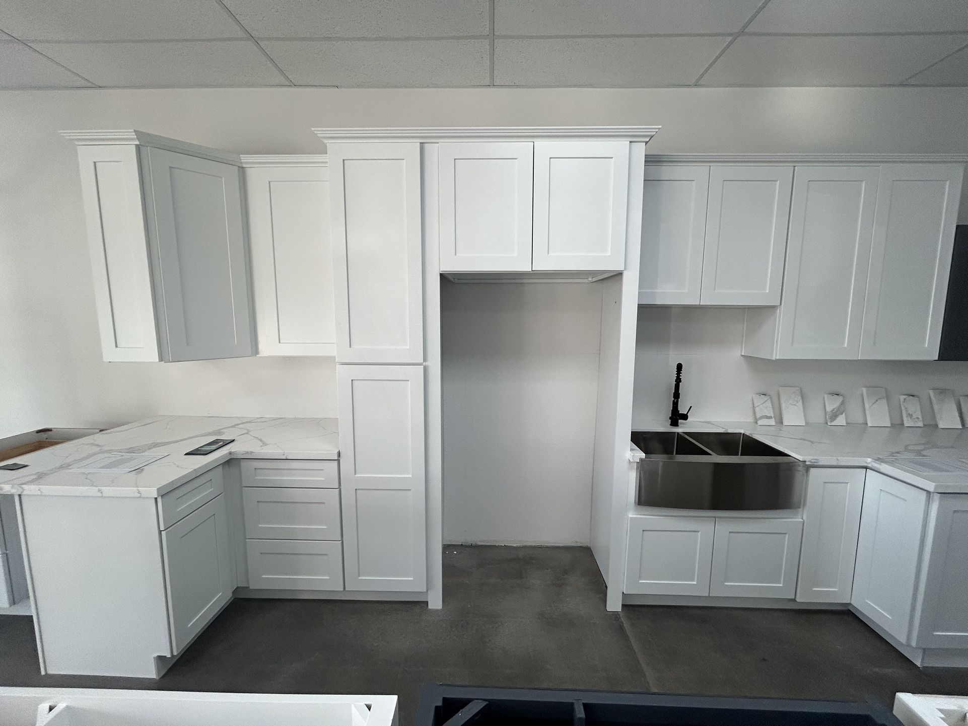 Solid Wood Malibu White Kitchen Cabinet