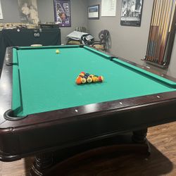 9’ Brunswick Montebello Pool Table