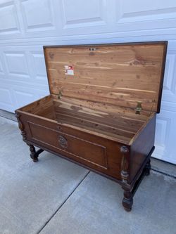 Vintage   Cedar Chest