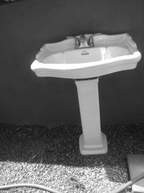 Hometek Pedistal Sink