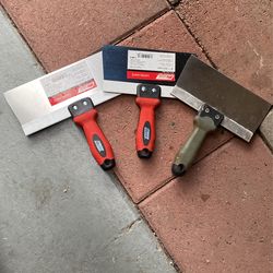 Taping Knife