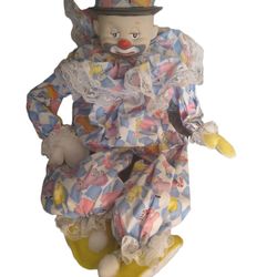 24" Vintage Sad clown doll
Great shape. Normal wear. Legs are only fabric. Top body has some wood / fabric and cushion. Creepy clown.