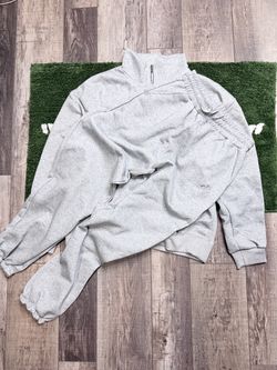 ALO Yoga Men's Black Quarter-Zip Pullover with Jogger Set