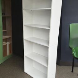 Like new Traditional white wood 5- layer shelf bookcase . 12 deep x 30W x 72H.