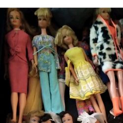 Vintage Curly Blonde Francie In Yellow Vintage Outfit Excellent