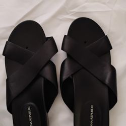 $2!!! Black Flats Size 7
