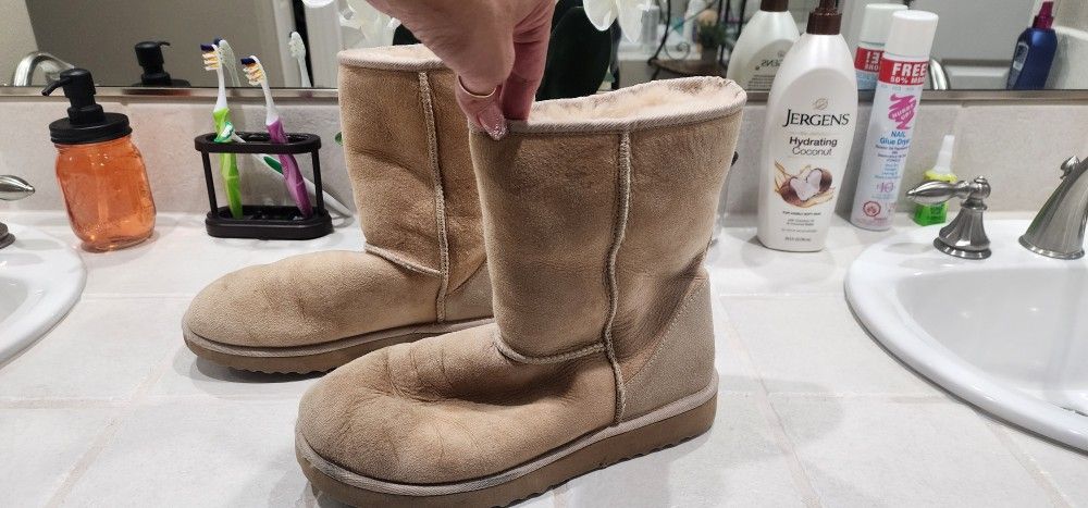 Woman's Tan UGGS