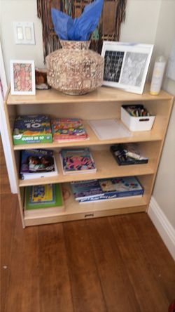 Jonti craft bookshelf