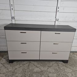 6-Drawer Dresser, Good Conditions 👍, Gray Color, Measurement: W 60" × D 15.5" × H 36.5"